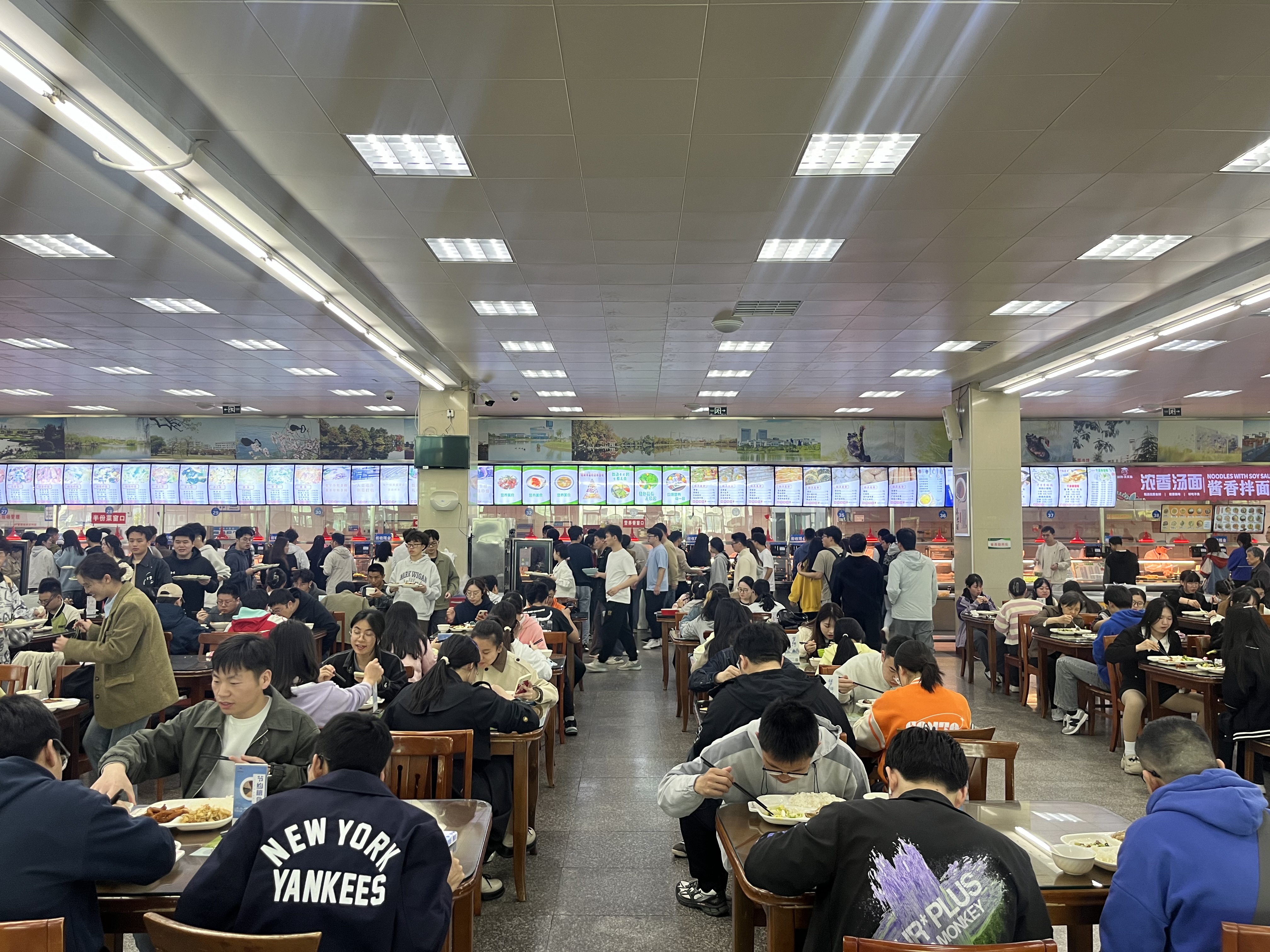 合肥工业大学屯溪路校区馨园食堂